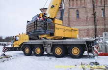 На Свято-Тихоновском храме в  Дзержинском районе Ярославля начали устанавливать кресты