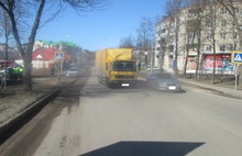 В Ярославской области грузовик средь бела дня сбил 13-летнюю девочку на пешеходном переходе 
