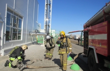 Пожар в торговом центре Ярославля: спасатели отрабатывают навыки эвакуации людей