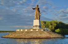 Рыбинская гидроэлектростанция и монумент «Мать-Волга» теперь памятники