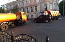 В День города Ярославль взяли в кольцо поливалок  и мусоровозов: что это было