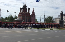 В День города Ярославль взяли в кольцо поливалок  и мусоровозов: что это было