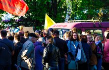 На разрешенный митинг против ввоза в Ярославль московского мусора пришли 900 человек: фото