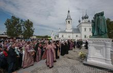 В Ярославской области открыли памятник Царской семье