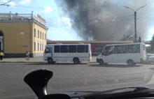 Горит складское помещение в центре Ярославля.