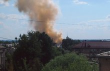 Горит складское помещение в центре Ярославля.