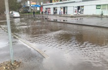 Видео: в Ярославле от ливня на дорогах море разливанное