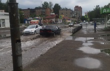 Видео: в Ярославле от ливня на дорогах море разливанное