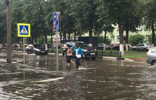 Вода,  вода, кругом – вода: сильный ливень буквально затопил Ярославль