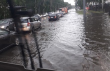 Вода,  вода, кругом – вода: сильный ливень буквально затопил Ярославль