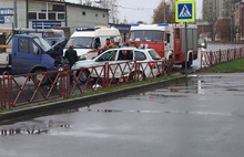 Тройное ДТП: в Ярославле столкнулись две легковушки и «ГАЗель»