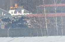 Ярославцы обнаружили гору мусора с двухэтажный дом на въезде в Брагино 