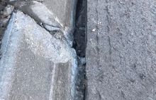 «Не прислоняться»: в Заволжском районе подрядчик установил «нежные» бордюры