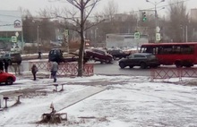 В Ярославле «семерка» врезалась в столб: водитель сбежал с места ДТП