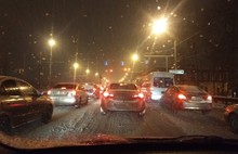 Снег, утро, город встал: ярославцы возмущены ужасной уборкой дорог