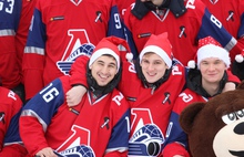 Фоторепортаж: Хоккеисты «Локомотива» сделали совместное новогоднее фото