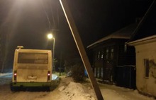 Рейсовый автобус в Ярославской области въехал в линию электропередач-ФОТО