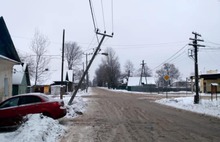 Рейсовый автобус в Ярославской области въехал в линию электропередач-ФОТО