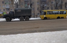 В Рыбинске маршрутка на ходу осталась без колес-ФОТО