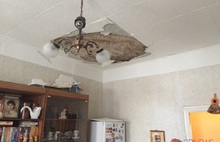 Спасло чудо: в Ярославле на бабушку обрушился потолок 