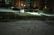 В Ярославле затопило двор и припаркованные там автомобили - ВИДЕО