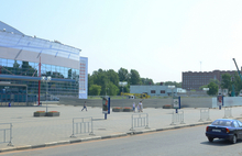 У «Арены-2000» в Ярославле начался монтаж мемориала погибшей команде «Локомотив». С фото