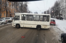 День жестянщика на ярославских дорогах: собрали фото и видео аварий, снежных ЧП и даже потопов