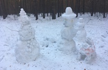 В Ярославле слепили снежную семью