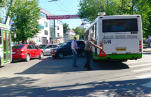 На Октябрьской площади Ярославля огромная пробка