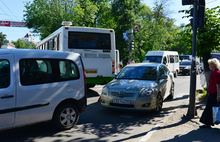 На Октябрьской площади Ярославля огромная пробка