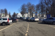 В Ярославле под окнами губернатора устроили парковку