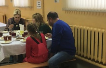 «Если перевернуть тарелку, то каша не упадет»: в Ярославле родители оценили питание детей в школе