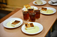 «Если перевернуть тарелку, то каша не упадет»: в Ярославле родители оценили питание детей в школе