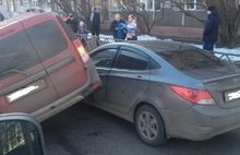 Взлетает «Ларгус» в небеса: в Ярославле «Лада» «оседлала» «Хендай»