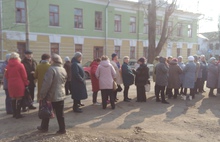В Ярославской области вновь появилась очередь-гигант: за чем стоят