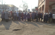 В Ярославской области вновь появилась очередь-гигант: за чем стоят