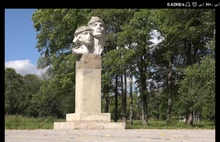 В Ярославской области памятник комсомолу выложили туалетной плиткой