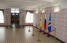 Парадный вход - только для чиновников: мэрия Ярославля открыла «слепцовские ворота»