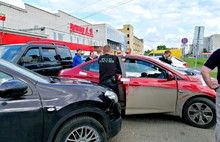 В Ярославле друзья пытались помочь должнику, заблокировав доступ к его автомобилю