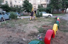 В Ростове жители самостоятельно сделали детский городок во дворе