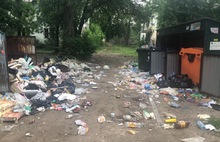В Ярославле целый район утопает в мусоре