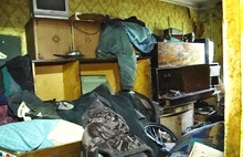 Превратил жилье в мусорную свалку: в Рыбинске власти выселяют хламофила