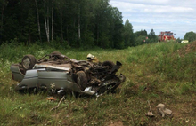 Машина разбита, женщина-водитель – в больнице: в Ярославской области перевернулся «Мерседес»