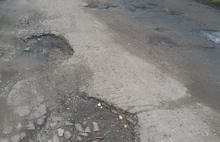 Остановка около мусорных баков: из-за ужасной дороги в Ярославле сократили маршрут автобуса