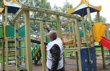 Ярославский детский омбудсмен проверил площадку, на которой девочка получила травму спины