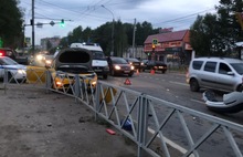 Тест-драйв или краш-тест: в Ярославле столкнулись «Шкода» и такси