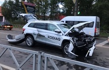 Тест-драйв или краш-тест: в Ярославле столкнулись «Шкода» и такси