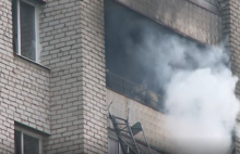 В Рыбинске горел многоквартирный дом: пострадавшего увезли в реанимацию