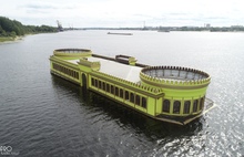 Затонувший в Ярославле дебаркадер может мешать движению туристических теплоходов