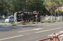 На Московском проспекте в Ярославле перевернулся грузовик